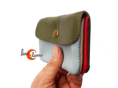 ESta foto enseña el tamaño y el modelo, los colores pueden no coincidir con el monedero que está en venta.