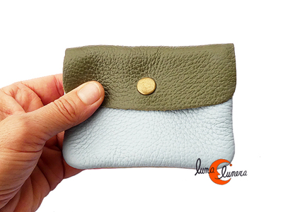 ESta foto enseña el tamaño y el modelo, los colores pueden no coincidir con el monedero que está en venta.