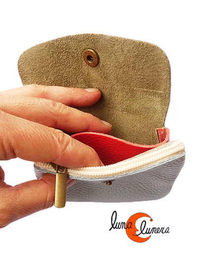 ESta foto enseña el tamaño y el modelo, los colores pueden no coincidir con el monedero que está en venta.