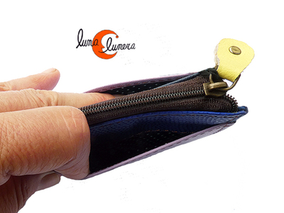 Se enseña el modelo y el tamaño, los colores pueden no coincidir con el monedero que está en venta