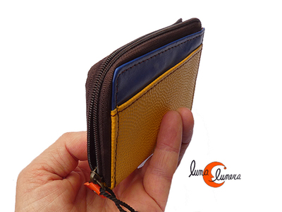 Se enseña el modelo y el tamaño, los colores pueden no coincidir con el monedero que está en venta