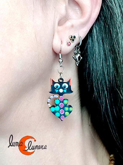 Pendientes artesanales de madera pintada