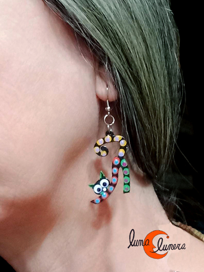 Pendientes artesanales de madera pintada