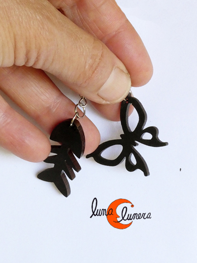 Pendientes artesanales de madera pintada