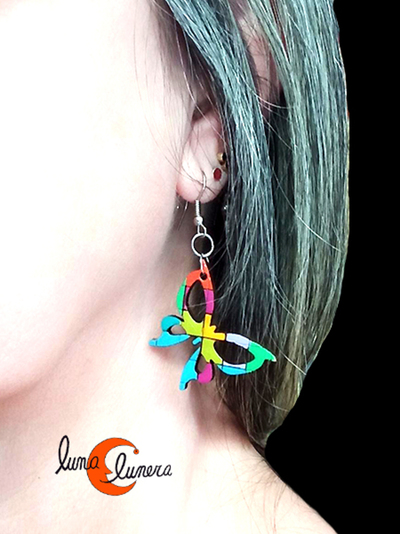 Pendientes artesanales de madera pintada