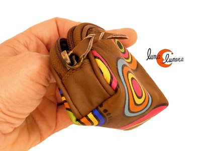 Esta imagen muestra el modelo, los colores pueden no coincidir con el monedero en venta