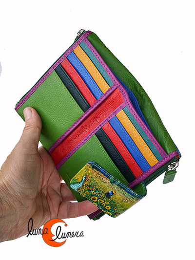 Esta imagen enseña el modelo, los colores pueden no coincidir con la cartera que está en venta.