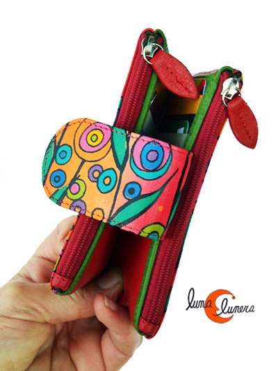 Esta imagen enseña el modelo, los colores pueden no coincidir con la cartera que está en venta.