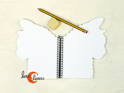 Libretas de papel con forma de árbol.