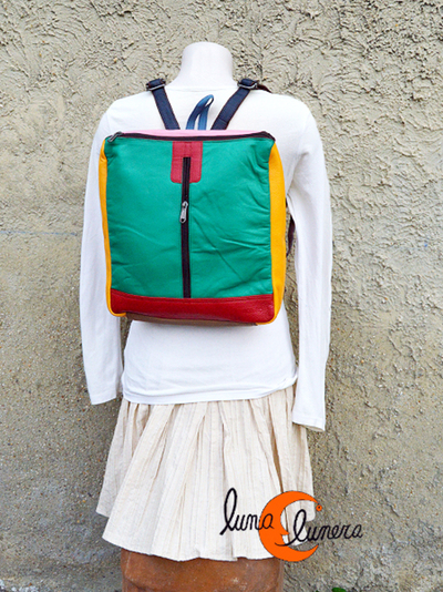 Mochila Soruka de piel de colores.