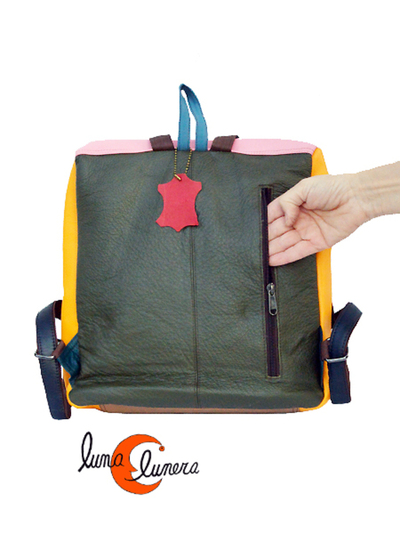 Mochila Soruka de piel de colores.