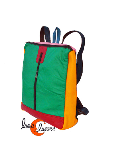 Mochila Soruka de piel de colores.
