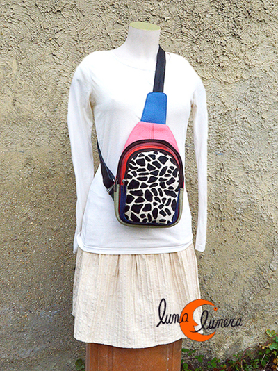 Esta fotografía enseña el modelo, los colores pueden ser distintos al bolso que está en venta.