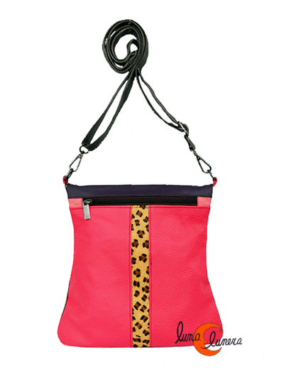 Bolso alforja de piel, fucsia.