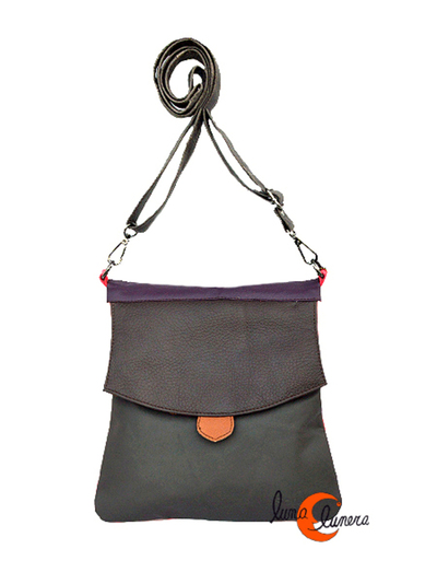 Bolso alforja de piel, fucsia.