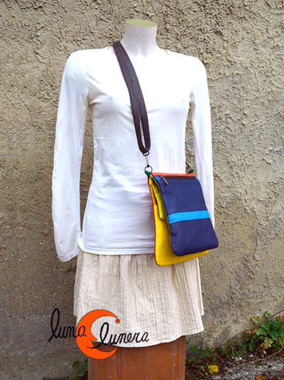 Esta fotografía enseña el tamaño y el modelo, los colores pueden ser diferentes al bolso que está en venta