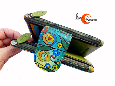 Esta imágen enseña el modelo, los colores pueden no coincidir con la cartera que está en venta.