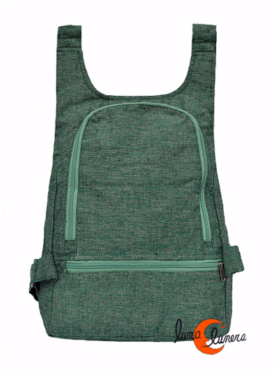 Mochila de tela con cremallera antirrobo trasera redondo y otra horizontal de bolsillo pequeño.