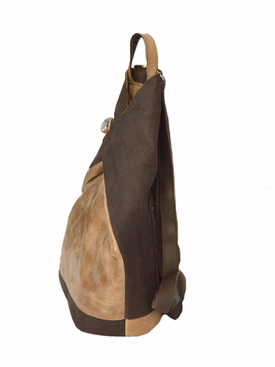 Esta imagen enseña el modelo, los colores pueden ser diferentes a la mochila que está en venta.
