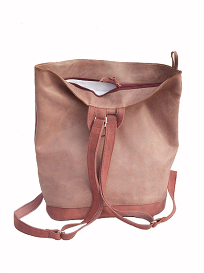 Esta imagen enseña el modelo, los colores pueden ser diferentes a la mochila que está en venta.