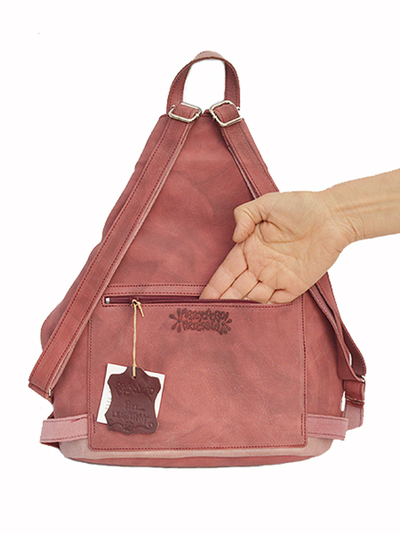 Esta imagen enseña el modelo, los colores pueden ser diferentes a la mochila que está en venta.