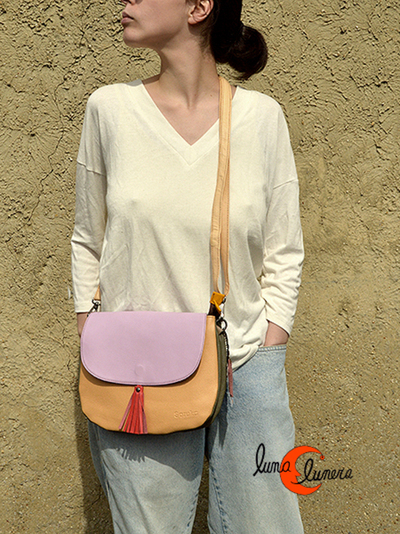 Esta imagen enseña el modelo y el tamaño, los colores pueden ser diferentes al bolso que está en venta.ño, los colores pueden ser diferentes al bolso que está en venta.