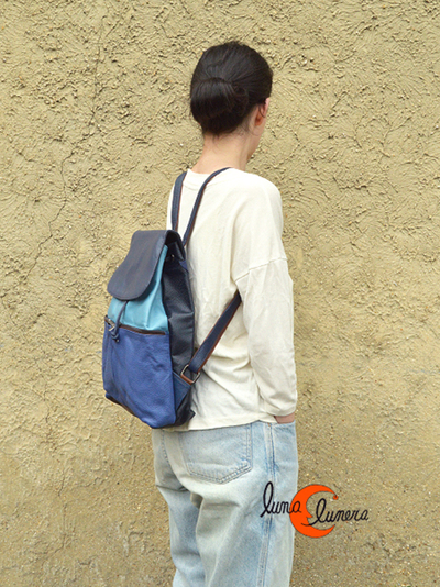 Esta imagen enseña el tamaño y el modelo, los colores pueden no coincidir con la mochila que está en venta.