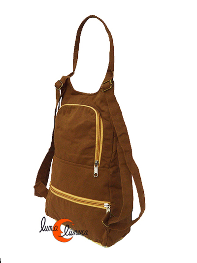 Esta imagen enseña el modelo, los colores pueden no coincidir con la mochila que está en venta.