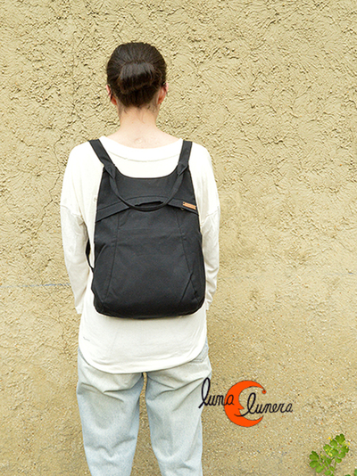 Esta imagen enseña el modelo, los colores pueden no coincidir con la mochila que está en venta