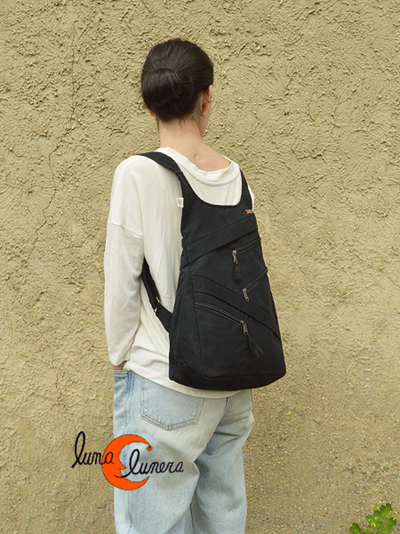 Esta imagen enseña el modelo, el color puede no coincidir con la mochila que está en venta