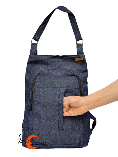 Mochila unisex de tela vaquera.