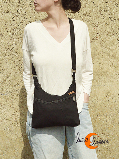 Bolso de tela pequeño negro. 