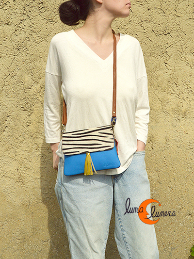 Esta imagen enseña el modelo y el tamaño, los colores pueden no coincidir con el bolso que está en venta.