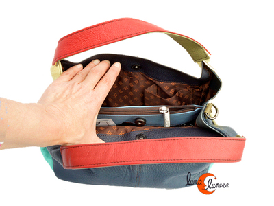 Esta imagen enseña el modelo, los colores pueden ser distintos al bolso que está en venta.