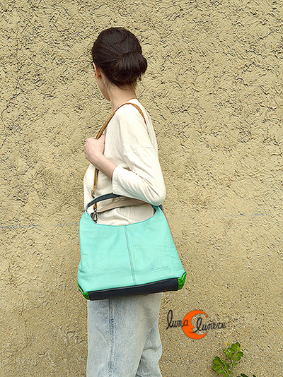 Esta imagen enseña el modelo, los colores pueden ser distintos al bolso que está en venta.