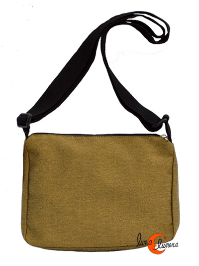 Esta imagen enseña el modelo, los colores pueden no coincidir con el bolso que está en venta.