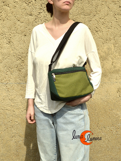 Esta imagen enseña el modelo, los colores pueden no coincidir con el bolso que está en venta.