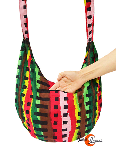 Esta imagen enseña el modelo, los colores pueden ser diferentes al bolso que está en venta.