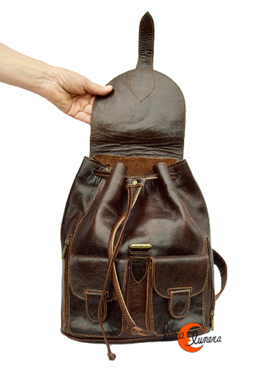 Esta imagen enseña el tamaño, la mochila puede ser diferente al mnodelo que está en venta, pero las medidas son las mismas