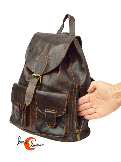 Esta imagen enseña el tamaño, la mochila puede ser diferente al mnodelo que está en venta, pero las medidas son las mismas