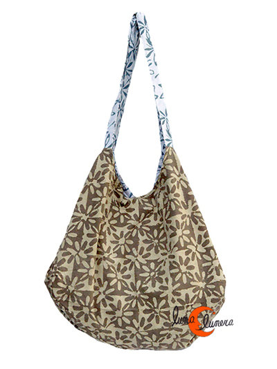 bolso grande de tela tipo saco dedos asas. Los colores de esta fotografía pueden ser diferentes al boslo que está en venta.