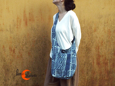 Se enseña el modelo, los colores son diferentes al bolso que está en venta