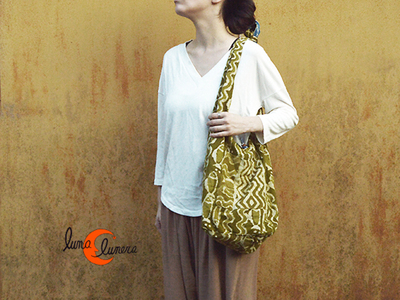 Se enseña el modelo, los colores son diferentes al bolso que está en venta