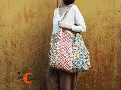 Bolso cuadrado muy grande de tela con dos asas y reversible