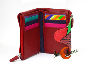 Cartera pequeña de piel de colores, fotografía para mostrar el modelo por dentro