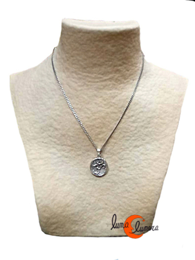 Colgante de plata OM