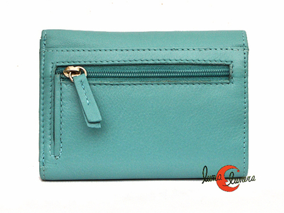 En esta imagen se enseña el interior del modelo, los colores no son los mismos de la cartera que está en venta.