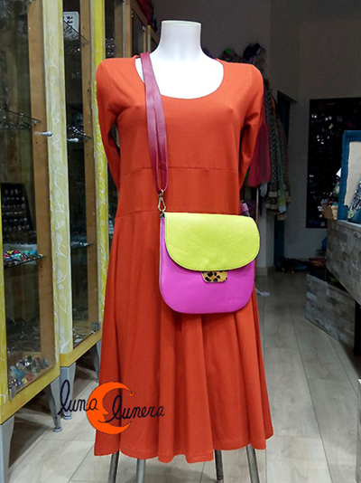 Esta imagen enseña el modelo, los colores pueden no corresponder con el bolsoque está en venta. Pregunte por wassap.
