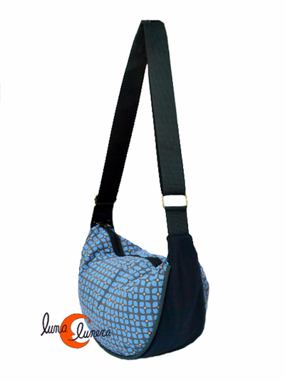 Esta imagen enseña el modelo, los colores pueden ser diferentes al bolso que está en venta.