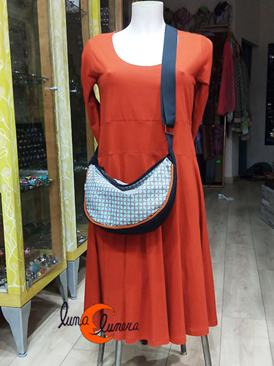 Esta imagen enseña el modelo, los colores pueden ser diferentes al bolso que está en venta.